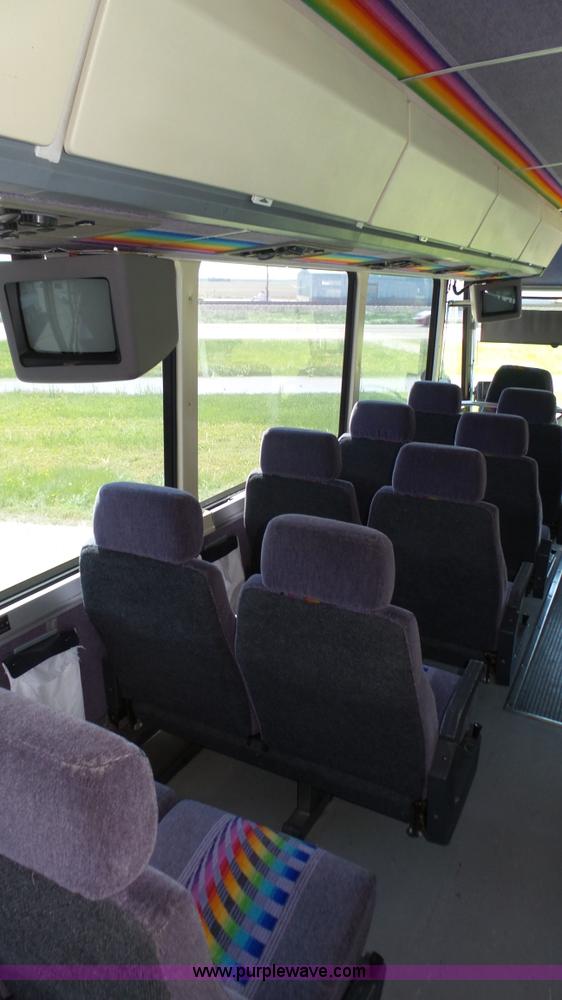 image for item K8289 1990 MCI 120-C3 coach bus