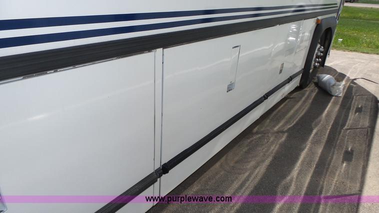 image for item K8289 1990 MCI 120-C3 coach bus