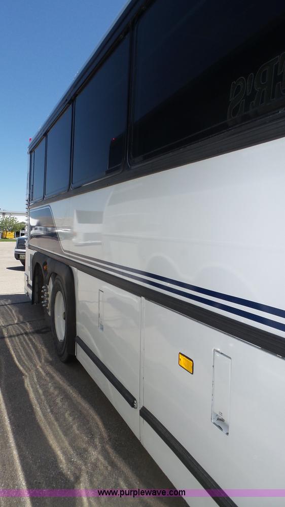 image for item K8289 1990 MCI 120-C3 coach bus