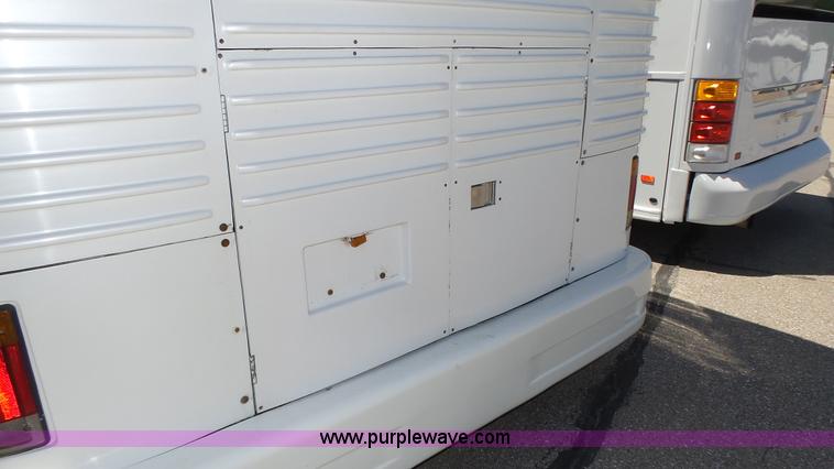 image for item K8289 1990 MCI 120-C3 coach bus