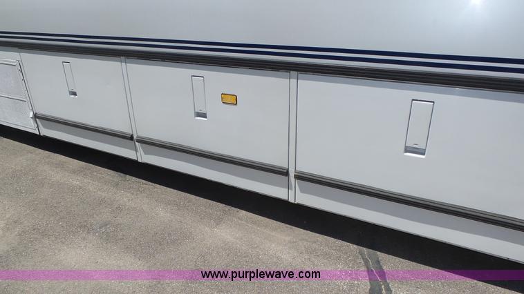 image for item K8289 1990 MCI 120-C3 coach bus