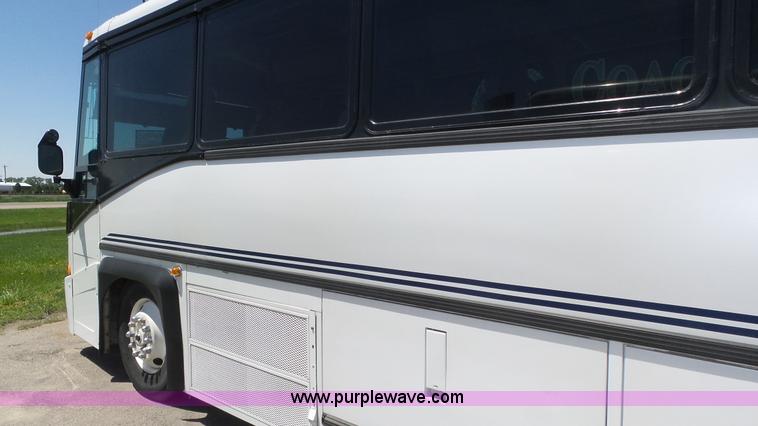 image for item K8289 1990 MCI 120-C3 coach bus