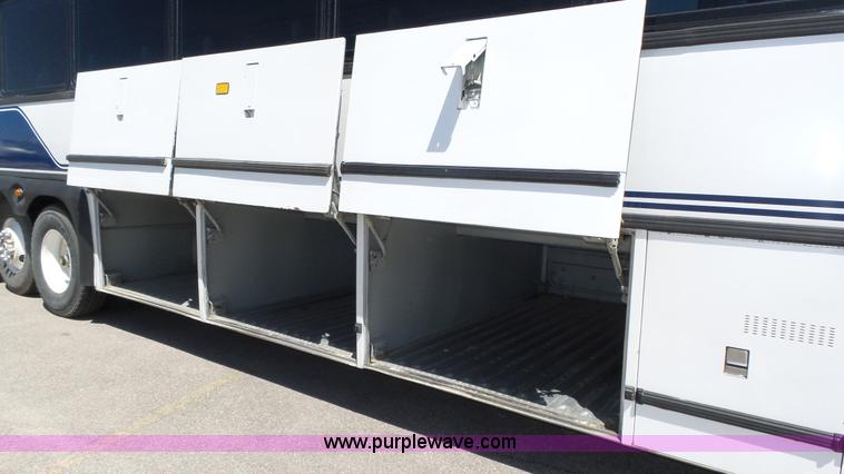 image for item K8289 1990 MCI 120-C3 coach bus