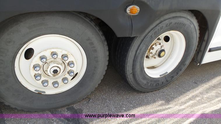 image for item K8289 1990 MCI 120-C3 coach bus