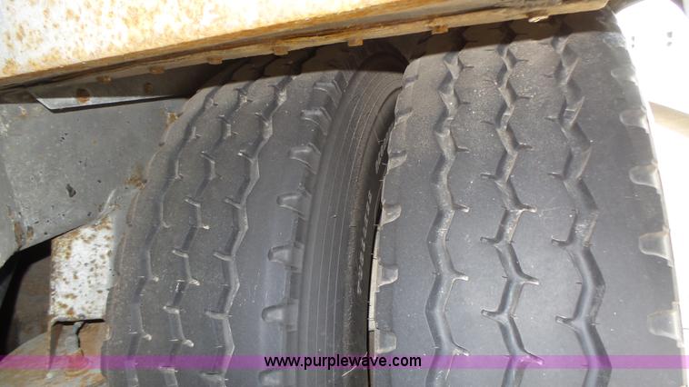 image for item K8289 1990 MCI 120-C3 coach bus