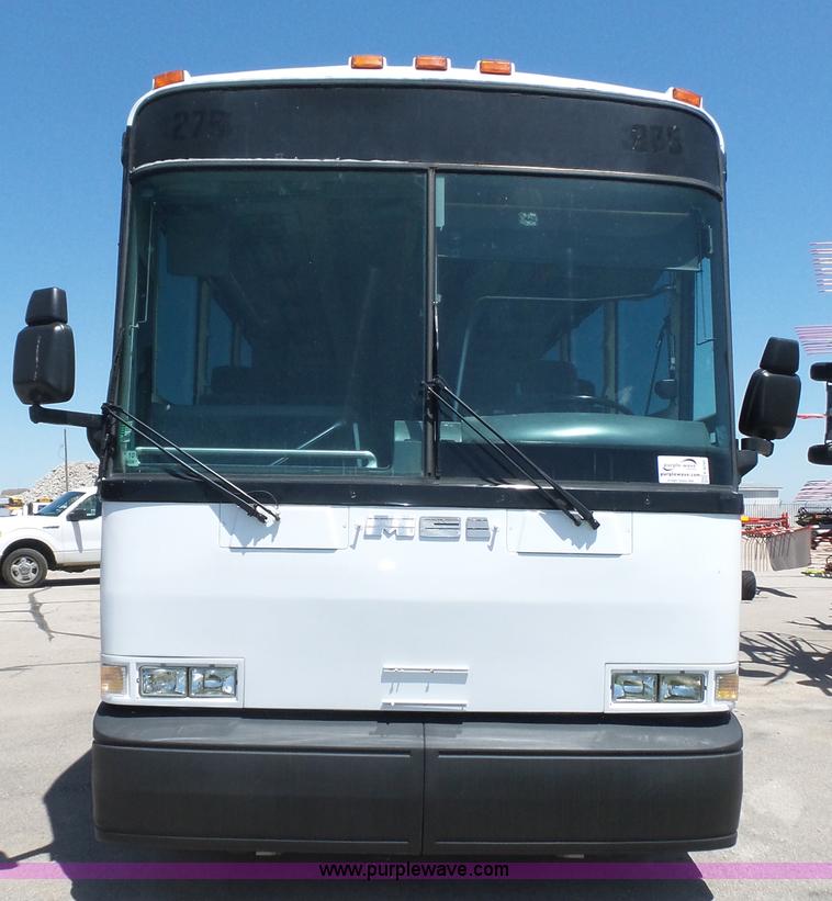 image for item K8290 1995 MCI 102-D3 coach bus