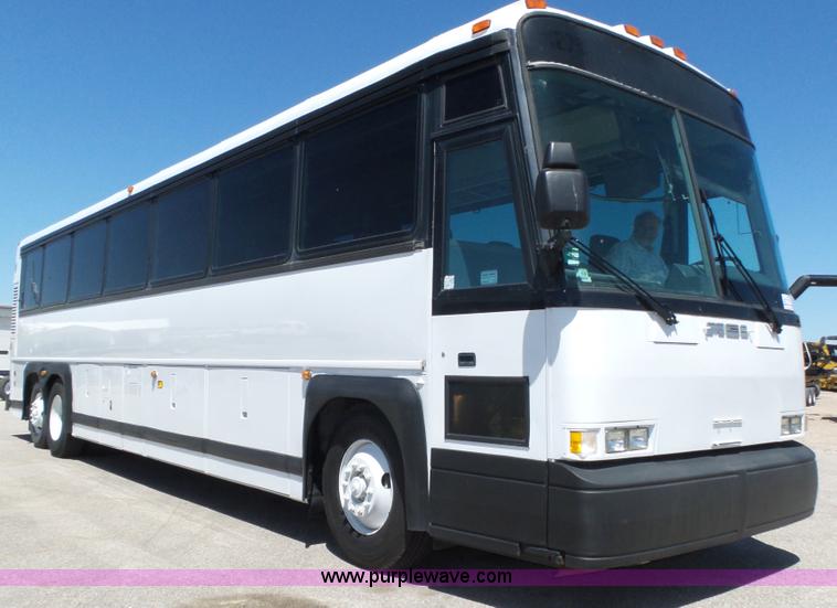 image for item K8290 1995 MCI 102-D3 coach bus