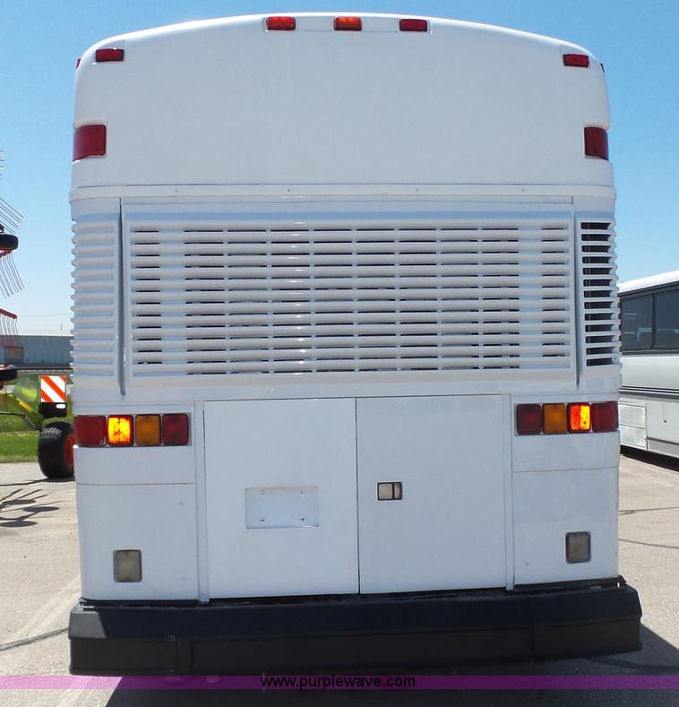 image for item K8290 1995 MCI 102-D3 coach bus
