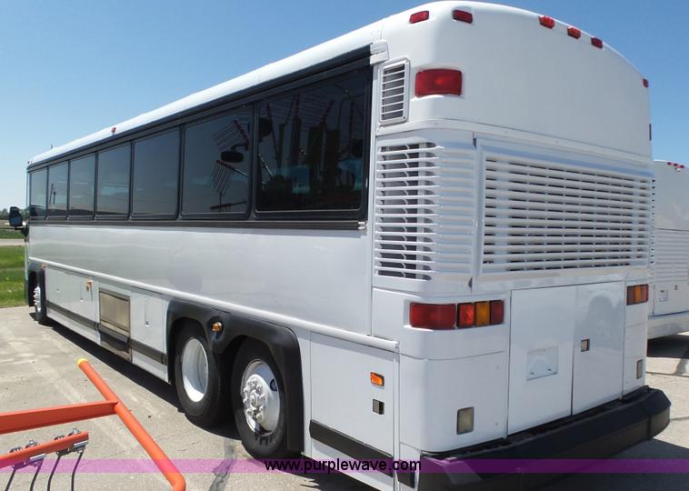 image for item K8290 1995 MCI 102-D3 coach bus