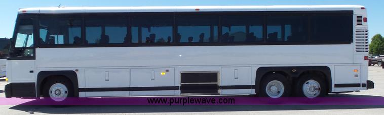 image for item K8290 1995 MCI 102-D3 coach bus