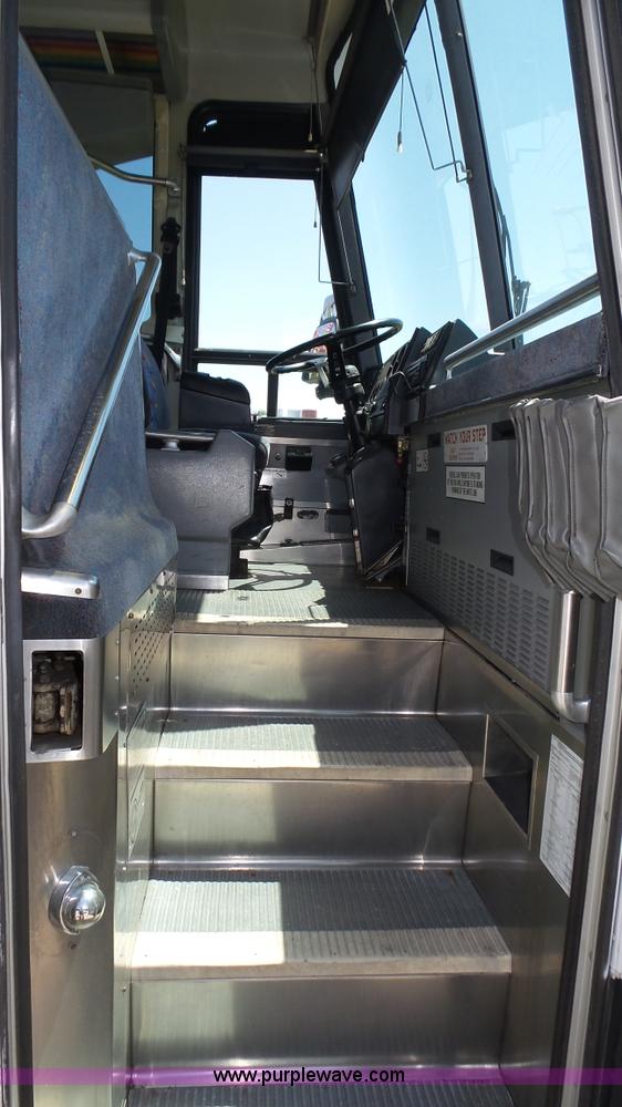 image for item K8290 1995 MCI 102-D3 coach bus