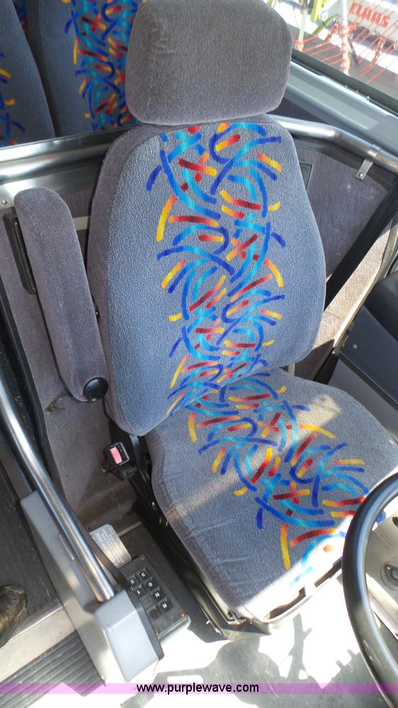 image for item K8290 1995 MCI 102-D3 coach bus