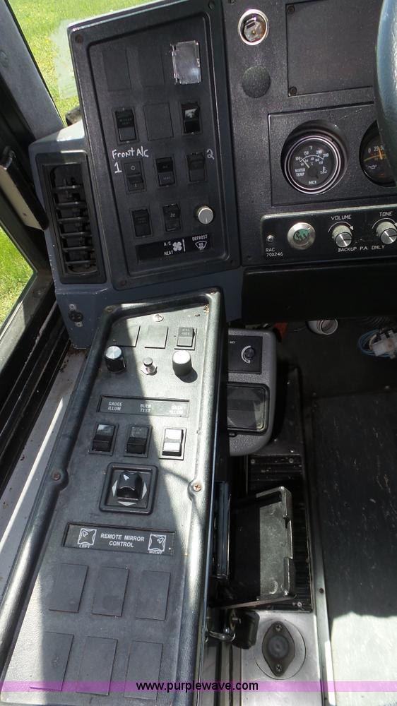 image for item K8290 1995 MCI 102-D3 coach bus