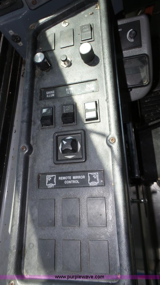 image for item K8290 1995 MCI 102-D3 coach bus