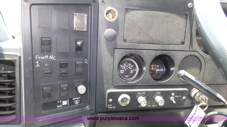 image for item K8290 1995 MCI 102-D3 coach bus