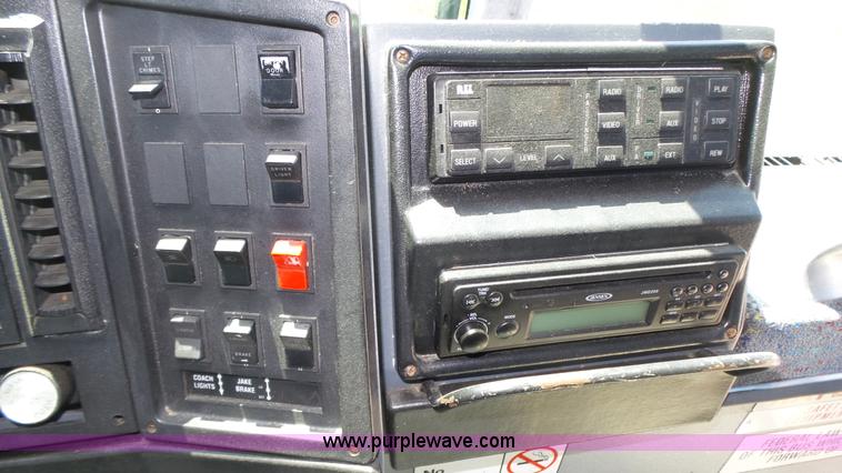 image for item K8290 1995 MCI 102-D3 coach bus