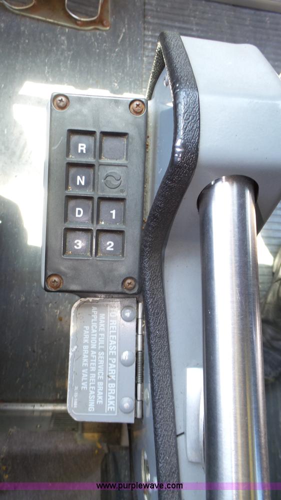 image for item K8290 1995 MCI 102-D3 coach bus