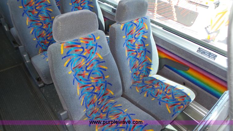 image for item K8290 1995 MCI 102-D3 coach bus