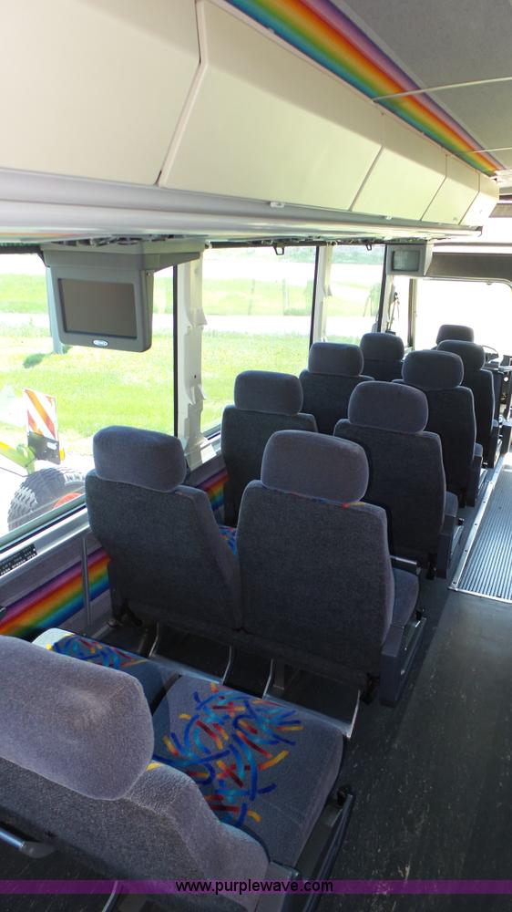 image for item K8290 1995 MCI 102-D3 coach bus