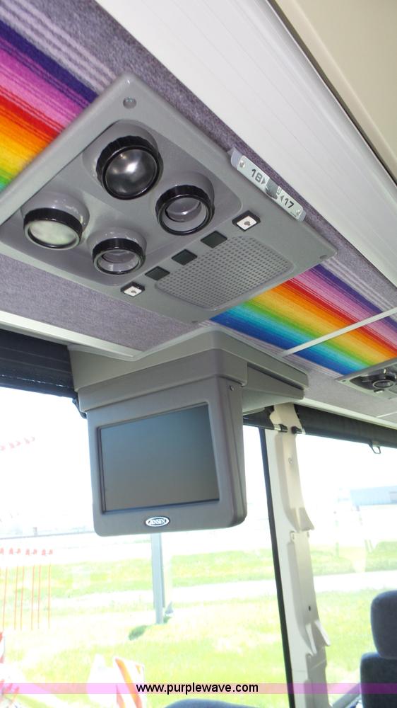 image for item K8290 1995 MCI 102-D3 coach bus