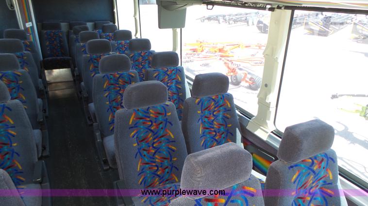 image for item K8290 1995 MCI 102-D3 coach bus