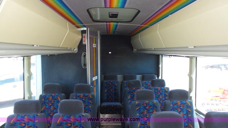 image for item K8290 1995 MCI 102-D3 coach bus