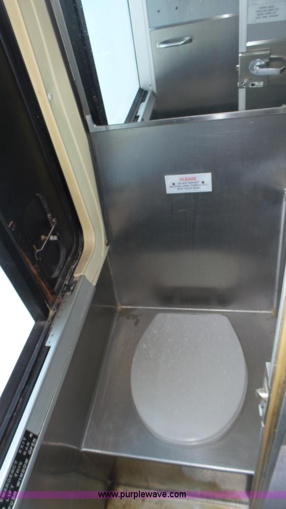 image for item K8290 1995 MCI 102-D3 coach bus