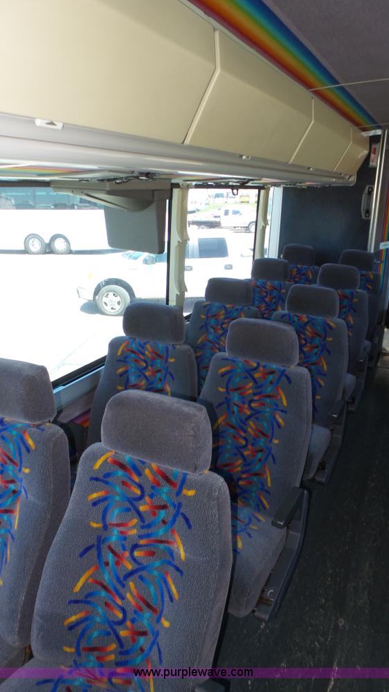 image for item K8290 1995 MCI 102-D3 coach bus