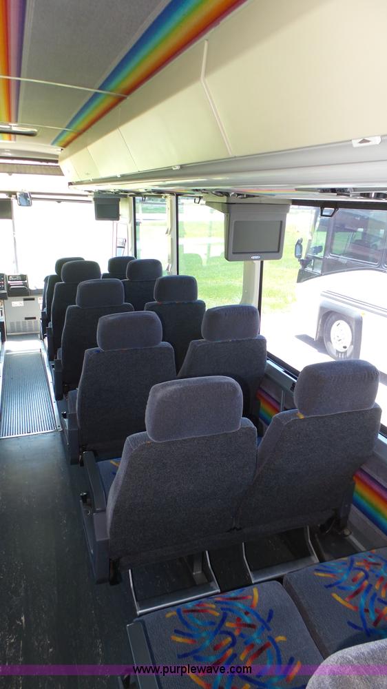 image for item K8290 1995 MCI 102-D3 coach bus