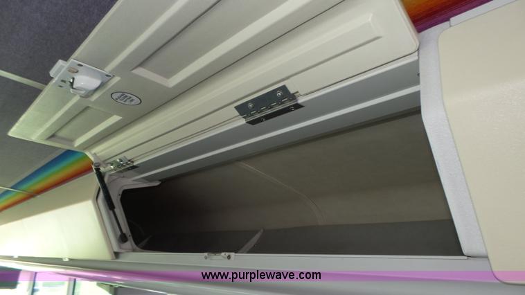 image for item K8290 1995 MCI 102-D3 coach bus