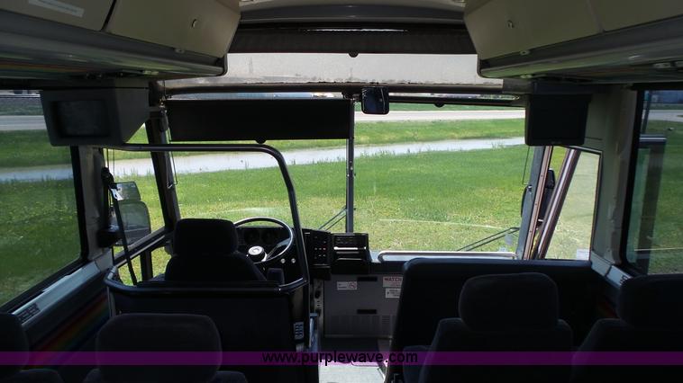 image for item K8290 1995 MCI 102-D3 coach bus