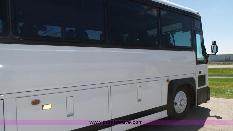image for item K8290 1995 MCI 102-D3 coach bus