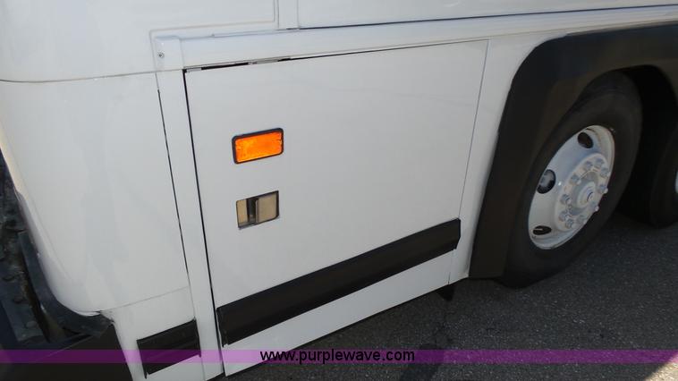 image for item K8290 1995 MCI 102-D3 coach bus