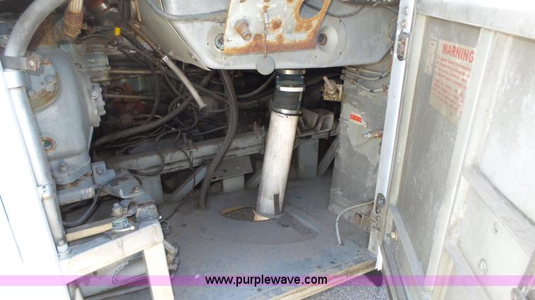 image for item K8290 1995 MCI 102-D3 coach bus