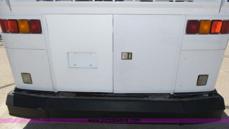 image for item K8290 1995 MCI 102-D3 coach bus