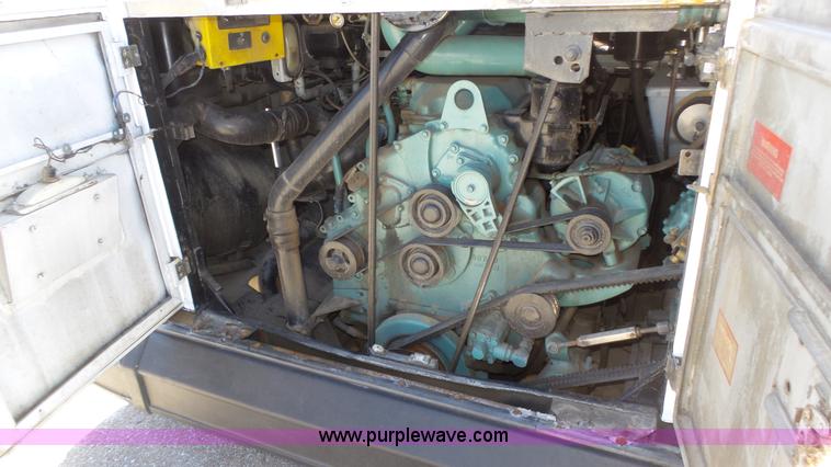 image for item K8290 1995 MCI 102-D3 coach bus