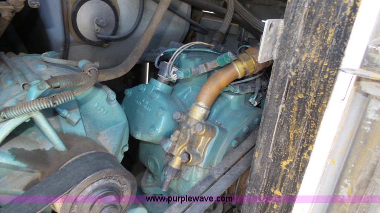 image for item K8290 1995 MCI 102-D3 coach bus