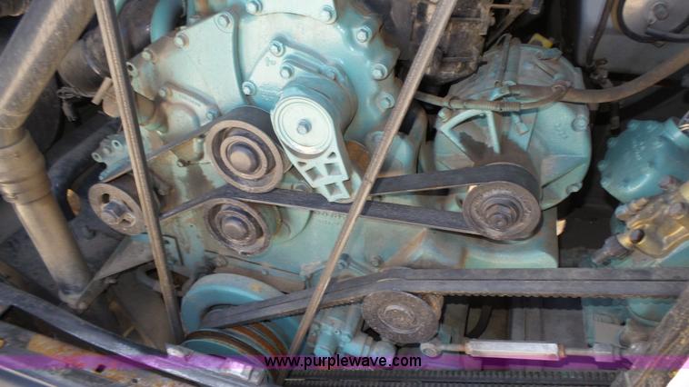 image for item K8290 1995 MCI 102-D3 coach bus