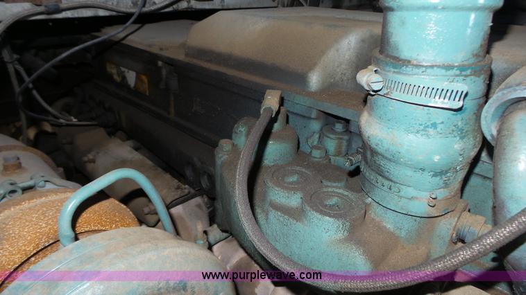 image for item K8290 1995 MCI 102-D3 coach bus