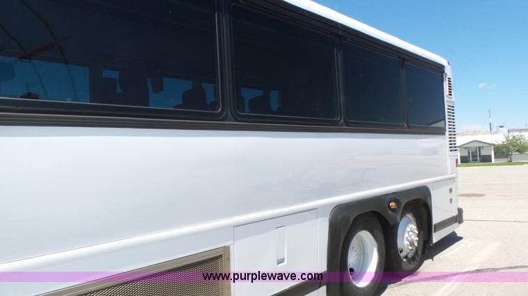 image for item K8290 1995 MCI 102-D3 coach bus