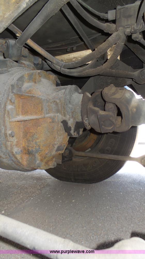 image for item K8290 1995 MCI 102-D3 coach bus