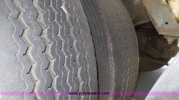 image for item K8290 1995 MCI 102-D3 coach bus