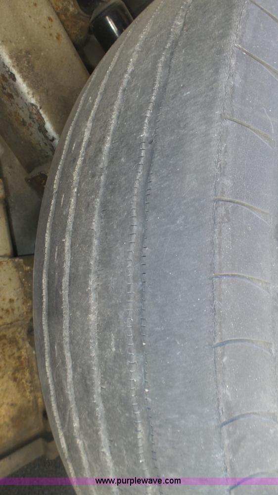 image for item K8290 1995 MCI 102-D3 coach bus