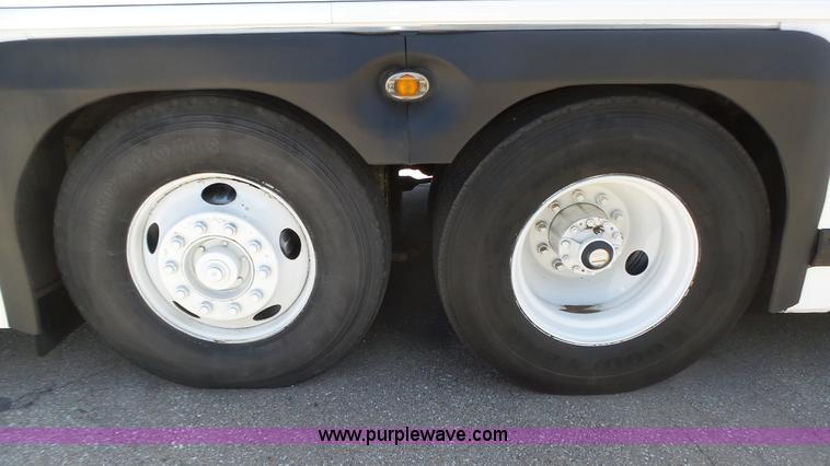 image for item K8290 1995 MCI 102-D3 coach bus