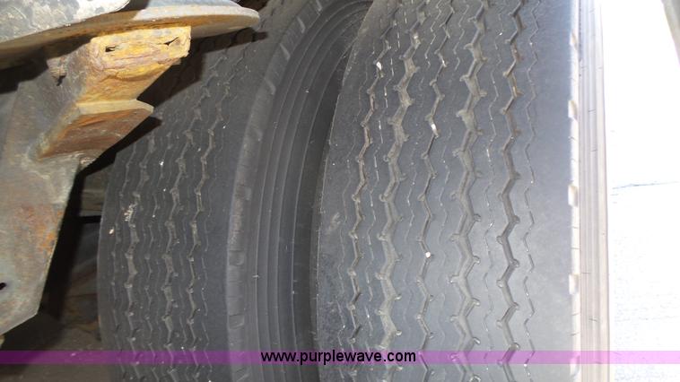 image for item K8290 1995 MCI 102-D3 coach bus