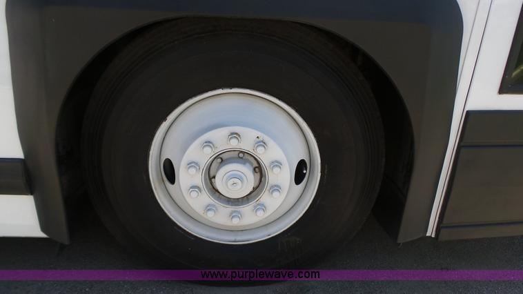 image for item K8290 1995 MCI 102-D3 coach bus