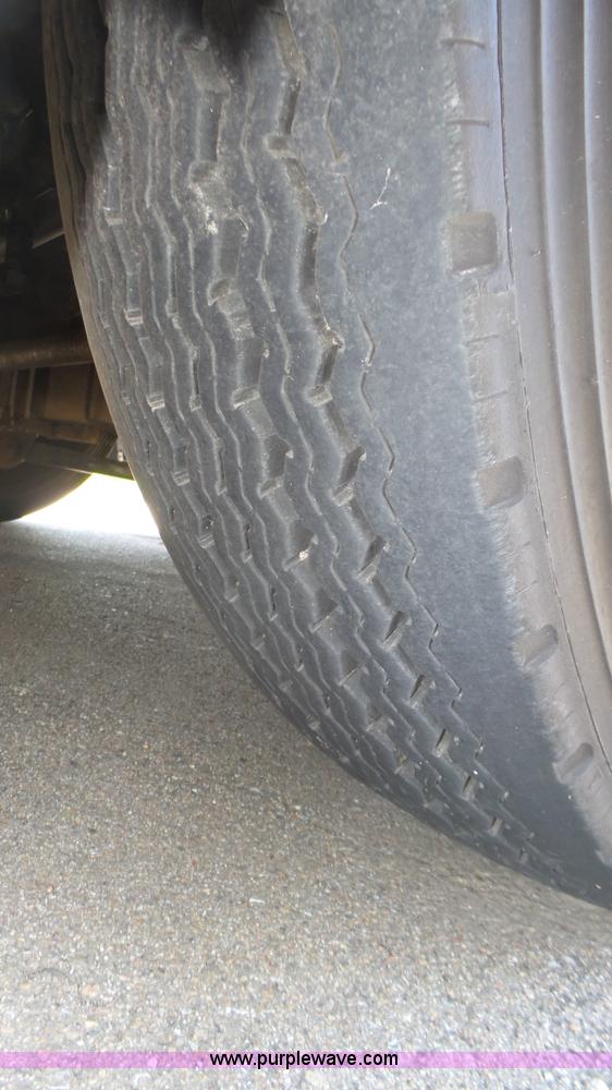 image for item K8290 1995 MCI 102-D3 coach bus