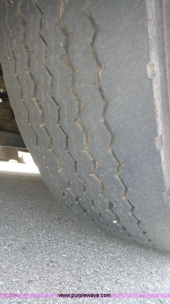 image for item K8290 1995 MCI 102-D3 coach bus