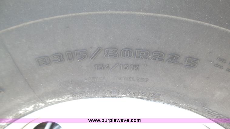 image for item K8290 1995 MCI 102-D3 coach bus