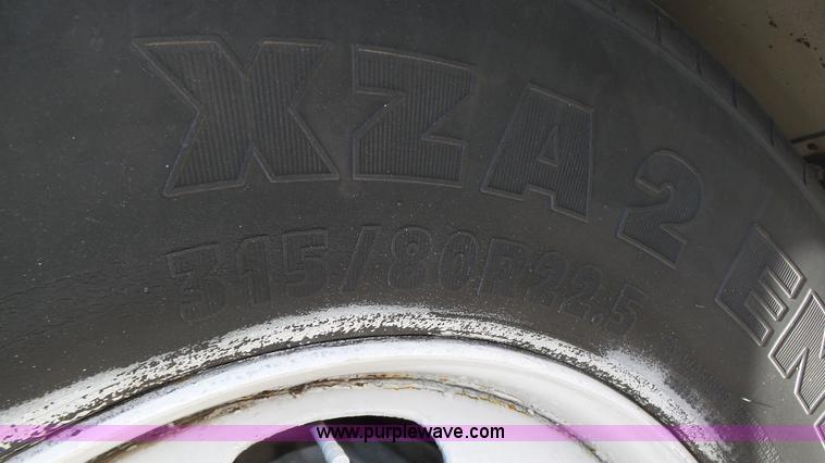 image for item K8290 1995 MCI 102-D3 coach bus